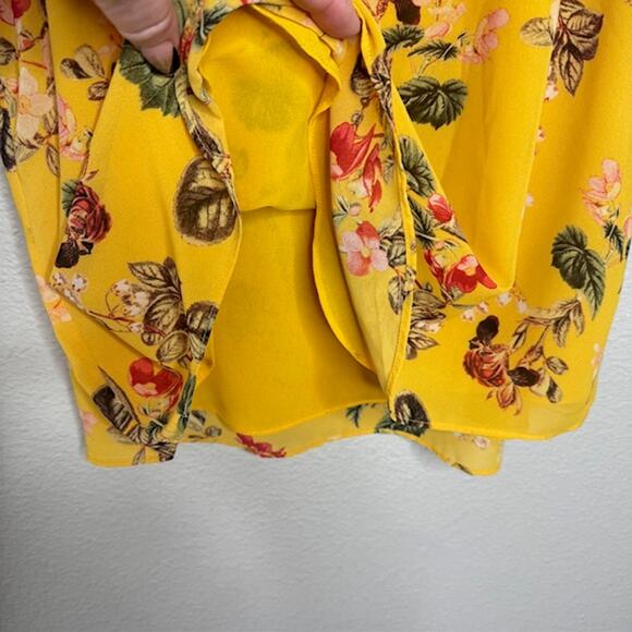 Rose + Olive Sz Med Yellow Floral Sleeveless Top Feminine - Picture 3 of 11